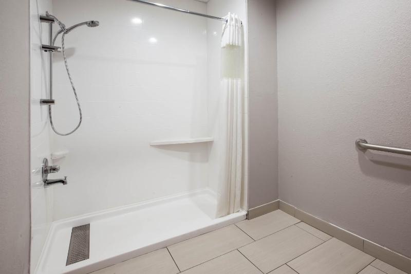 King Room - Disability Access - Non-Smoking image 3