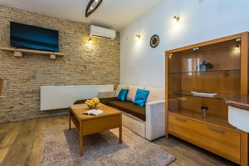 One-Bedroom Apartment with Terrace image 3