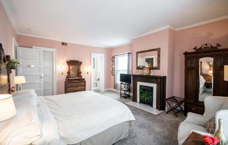 Looking Glass Inn - image 46