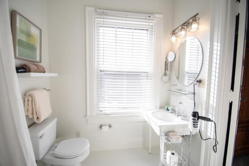 Deluxe Queen Room (Green) image 2
