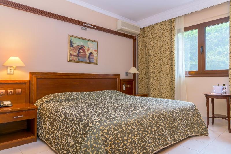 Economy Double Room- Semi basement  image 1