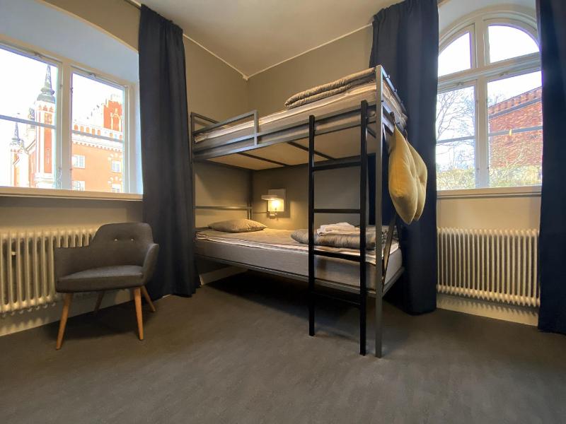 4-Bed Room Economy image 3