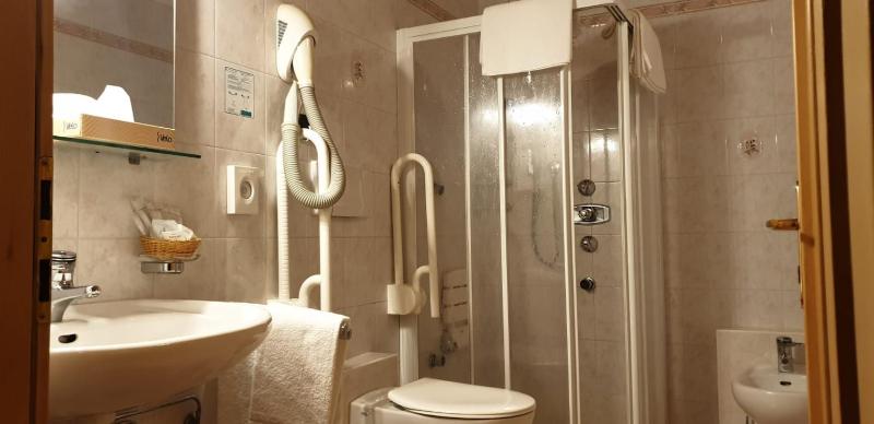 Quadruple Room image 3