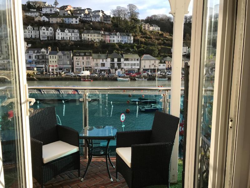Deluxe Double Room with Balcony and Sea View image 2
