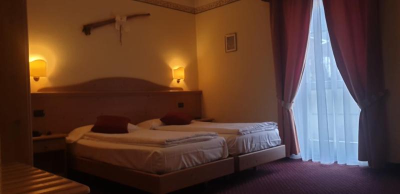 Large Double Room image 3