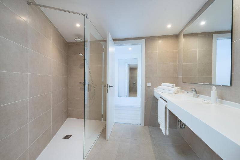 One-Bedroom Apartment image 1