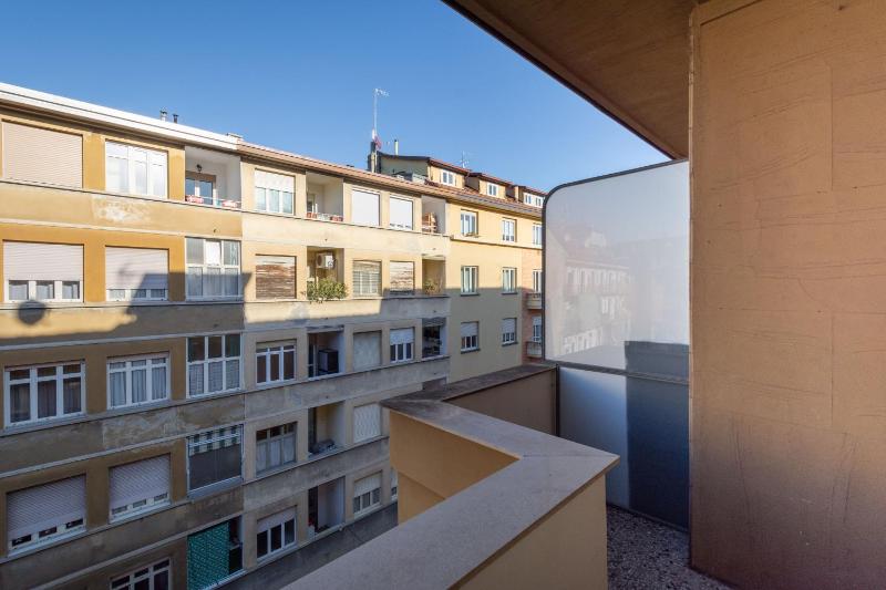 One-Bedroom Apartment image 2