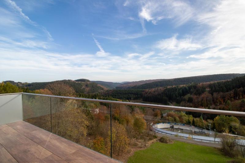 Stilvolle 4P Wohnung mit Aussicht image 3