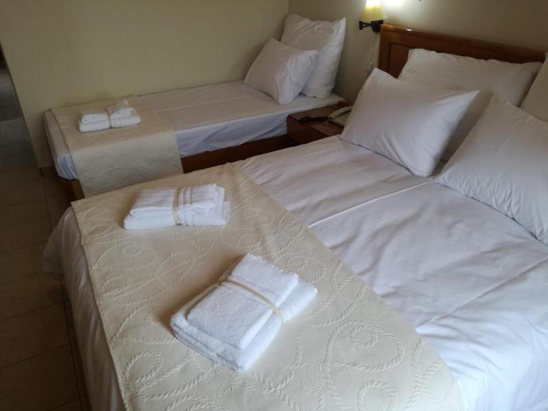 Basic Triple Room image 3