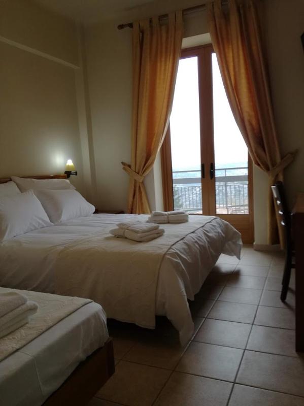 Basic Triple Room image 4