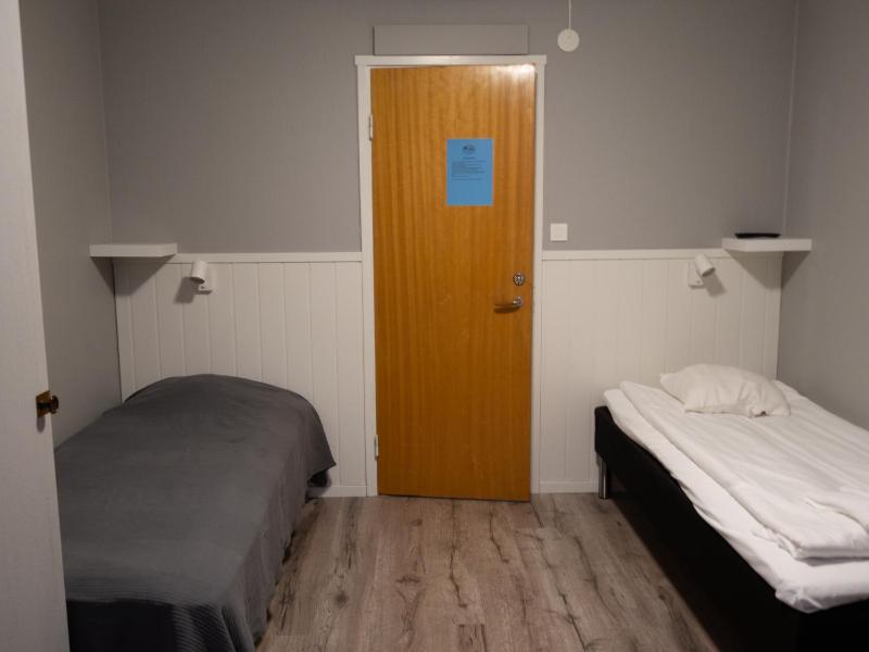Single Room with Shared Bathroom image 2