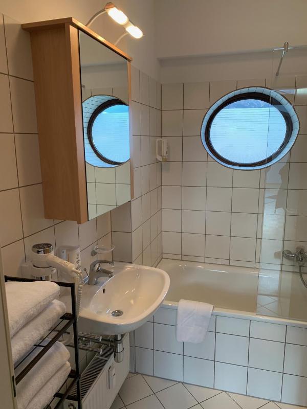 One-Bedroom Apartment image 2