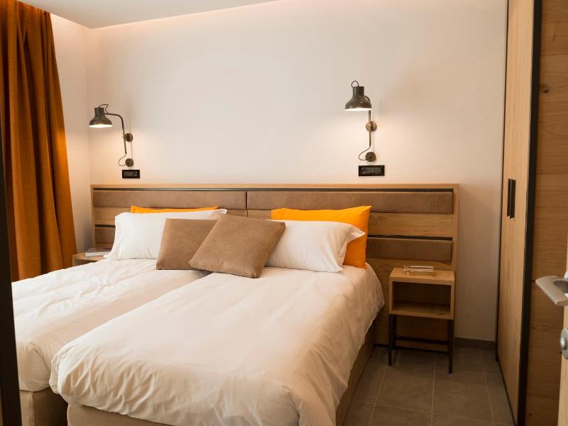 One-Bedroom Apartment image 3