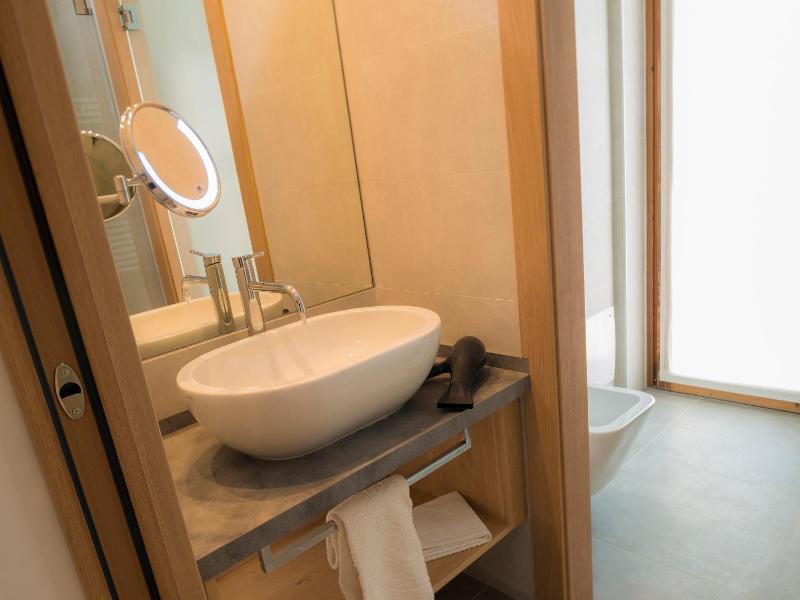 One-Bedroom Apartment image 2