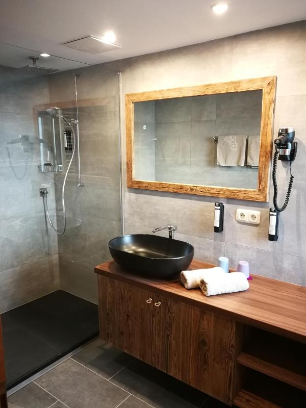 Superior Double or Twin Room with Mountain View (2 Adults + 1 Child) image 3