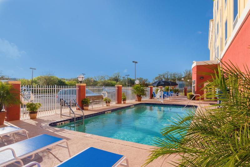 Holiday Inn Express Hotel & Suites Tampa-Fairgrounds-Casino By IHG - image 2