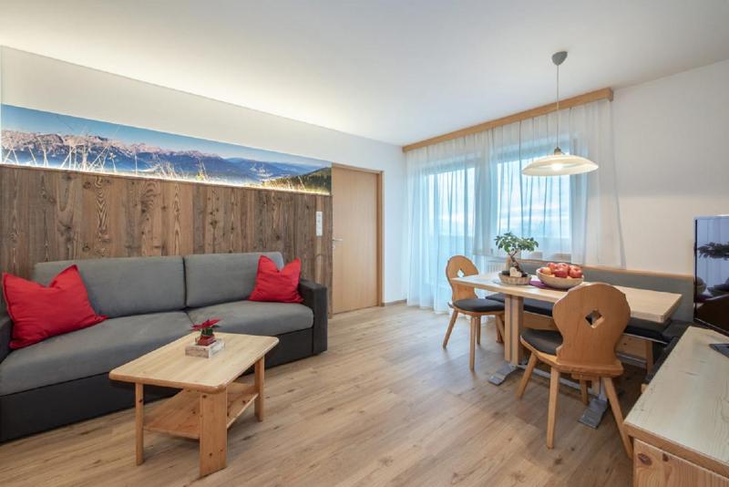 One-Bedroom Apartment image 2