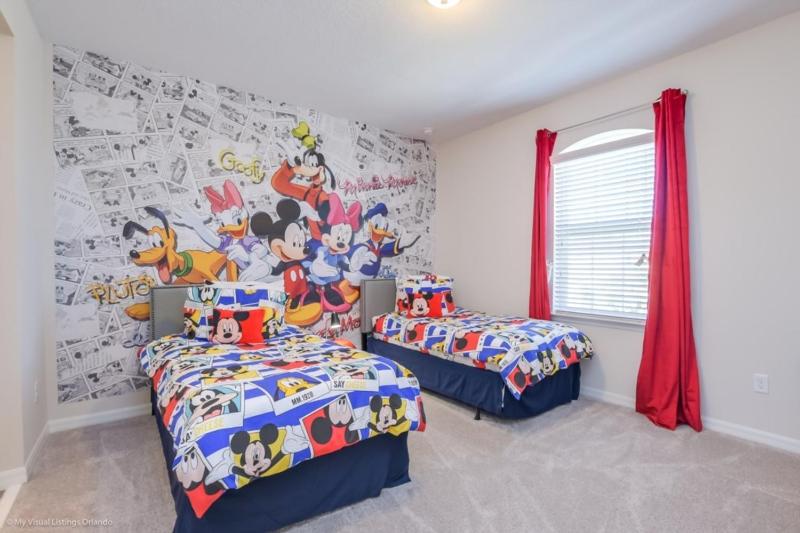 Six-Bedroom House image 3