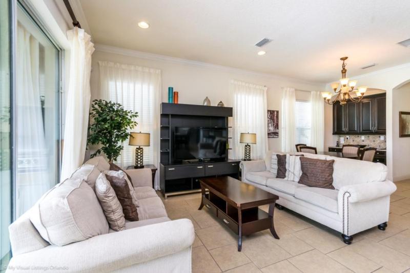 Five-Bedroom Villa image 3