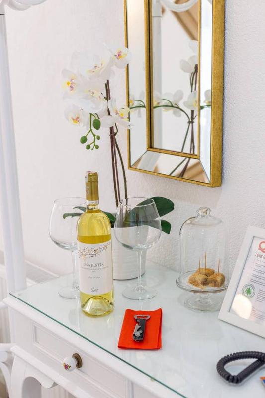 Junior Suite with Sea View - Annex A Block image 3