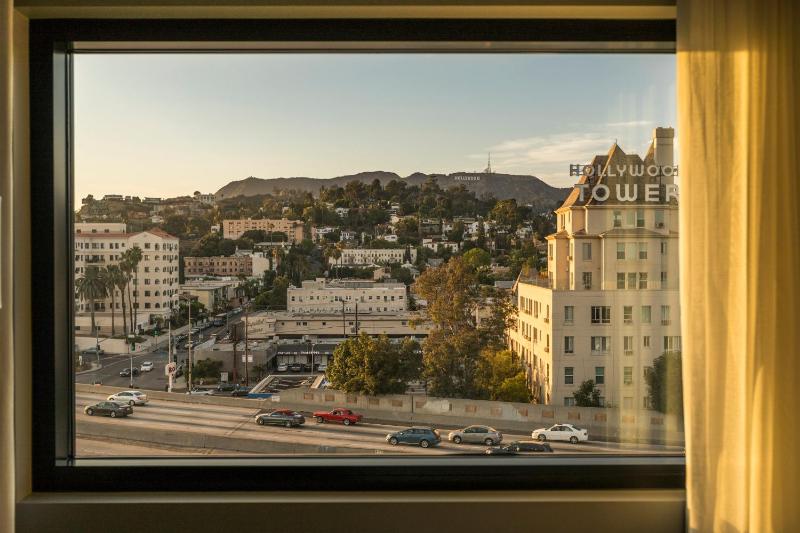 Essential King Room with Hollywood Sign View image 4