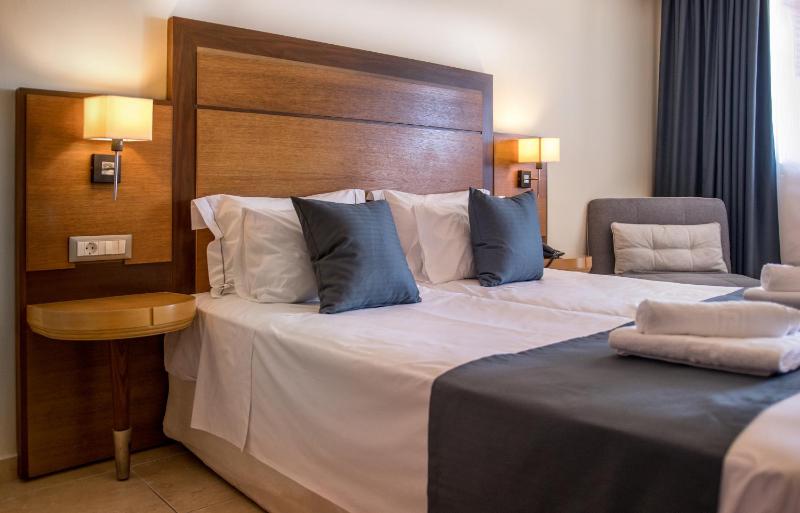 Manousos City Hotel - image 5