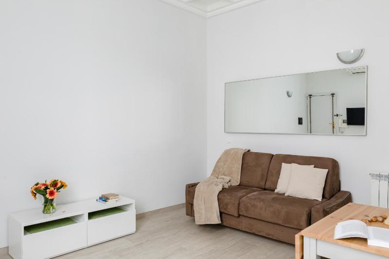 One-Bedroom Apartment image 4