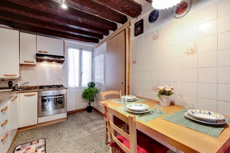 One-Bedroom Apartment image 3