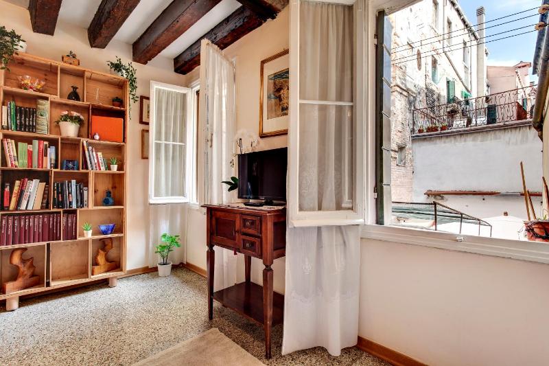 One-Bedroom Apartment image 4