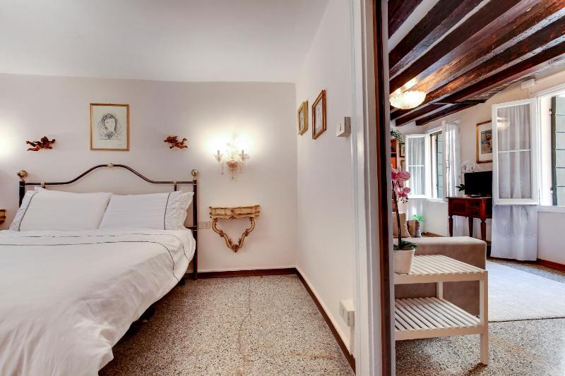 One-Bedroom Apartment image 2