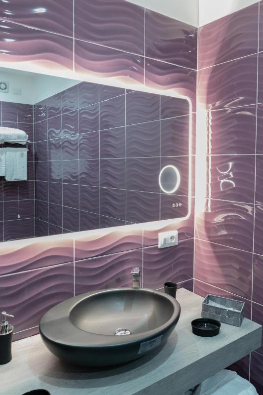 King Suite with Spa Bath image 2