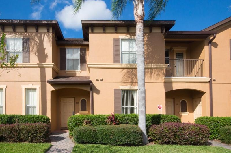 Four-Bedroom Townhouse image 3