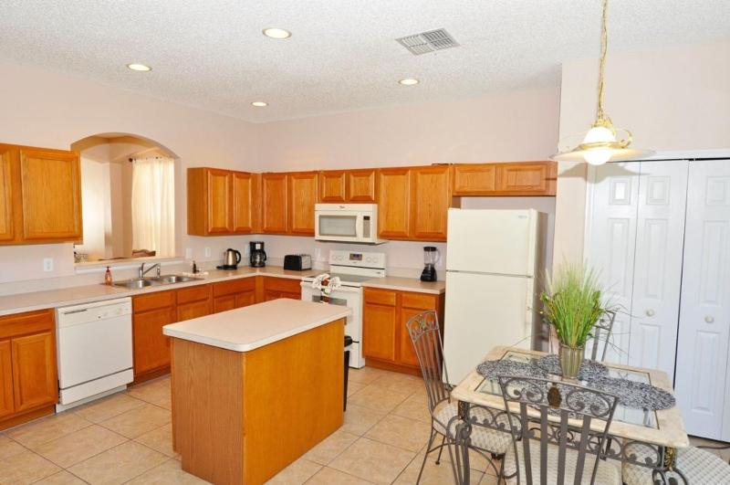 Seven-Bedroom House image 1