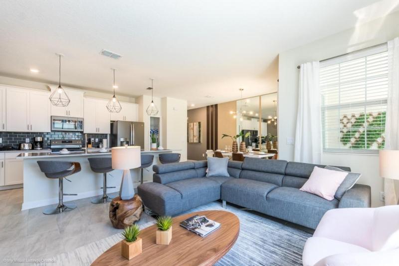 Four-Bedroom Townhouse image 3