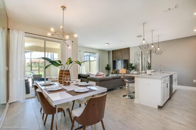 Four-Bedroom Townhouse image 1