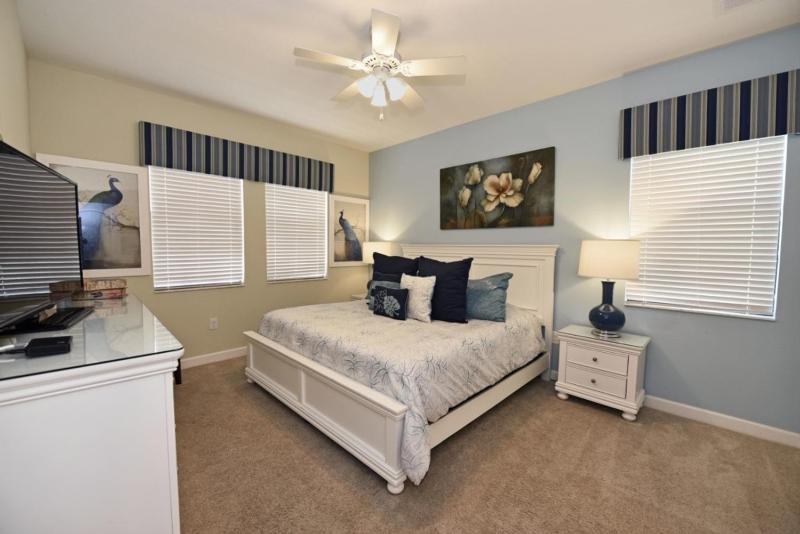 Six-Bedroom House image 2
