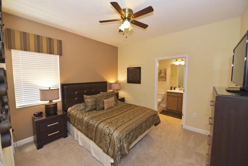Six-Bedroom House image 1