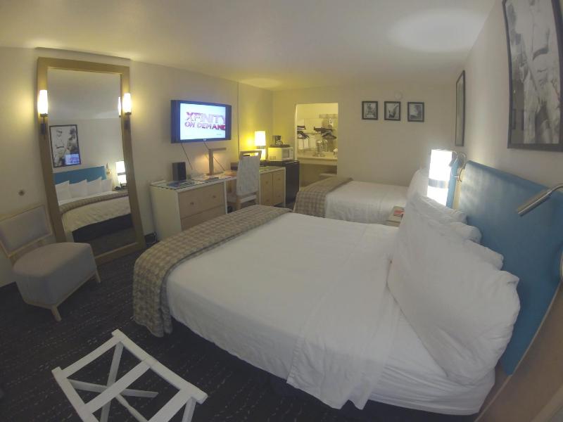 Deluxe Queen Room with Two Queen Beds image 2