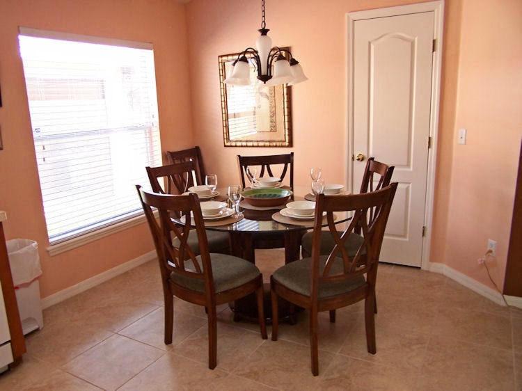 Five-Bedroom House image 3