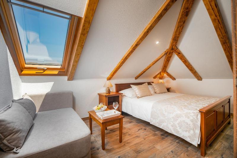Triple Room - Attic image 1