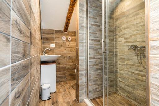 Triple Room - Attic image 3