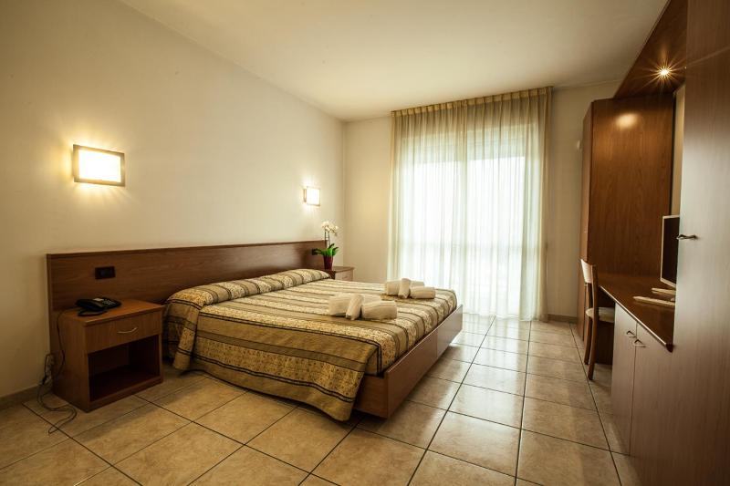 Double Room image 4