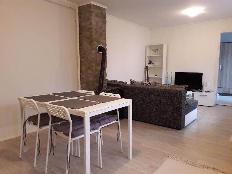 One-Bedroom Apartment image 3