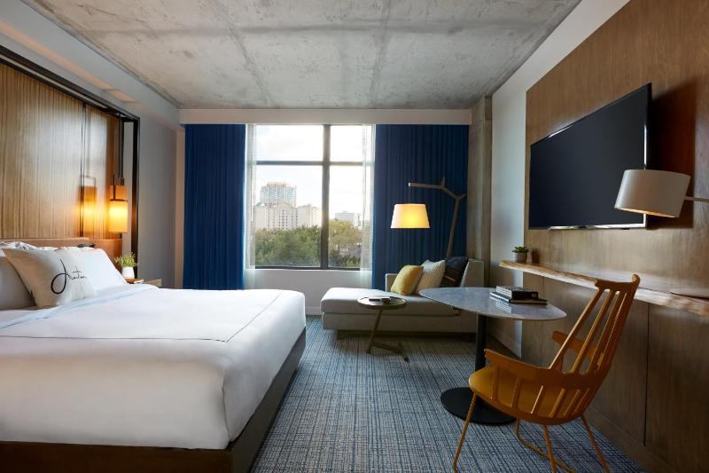 King Room image 4