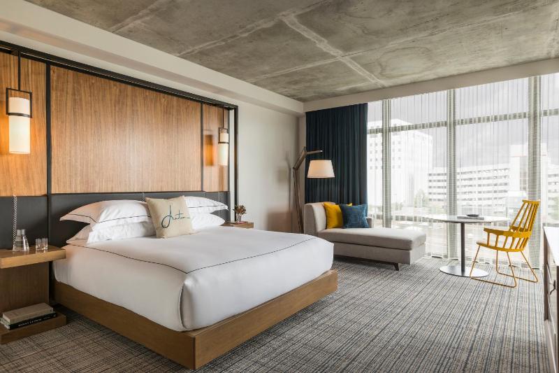 Premium King Room with Balcony image 3