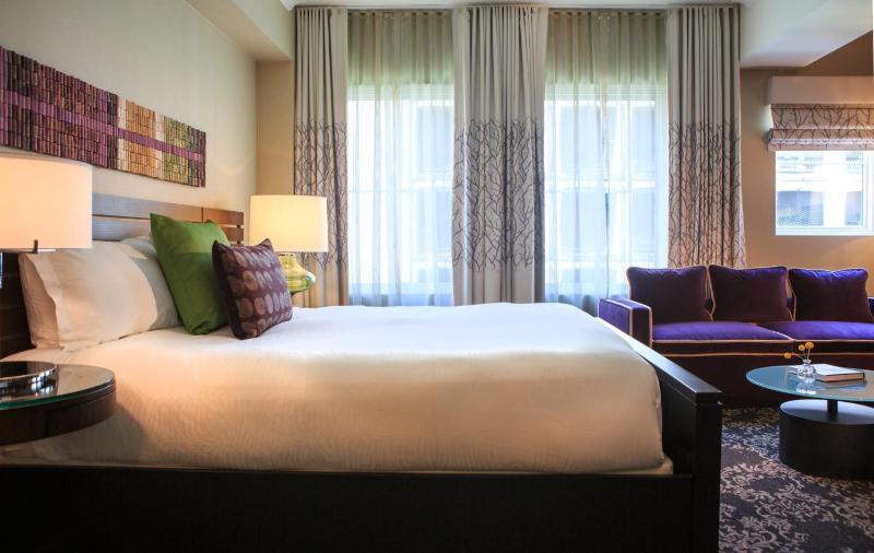 Premium King Room with Sofa Bed and City View image 3