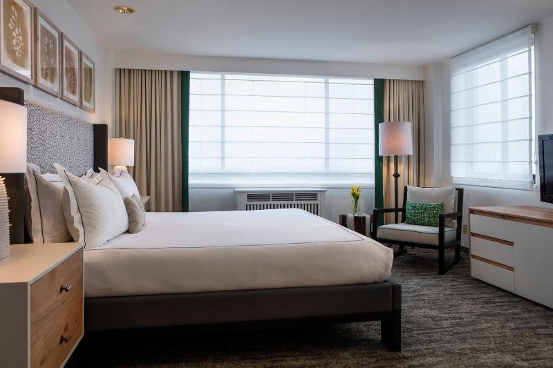 King Room with City View image 2