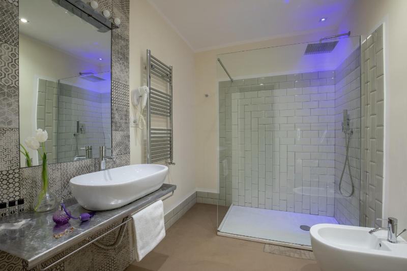 Superior Double Room image 3