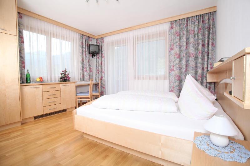 Double Room with Balcony image 2
