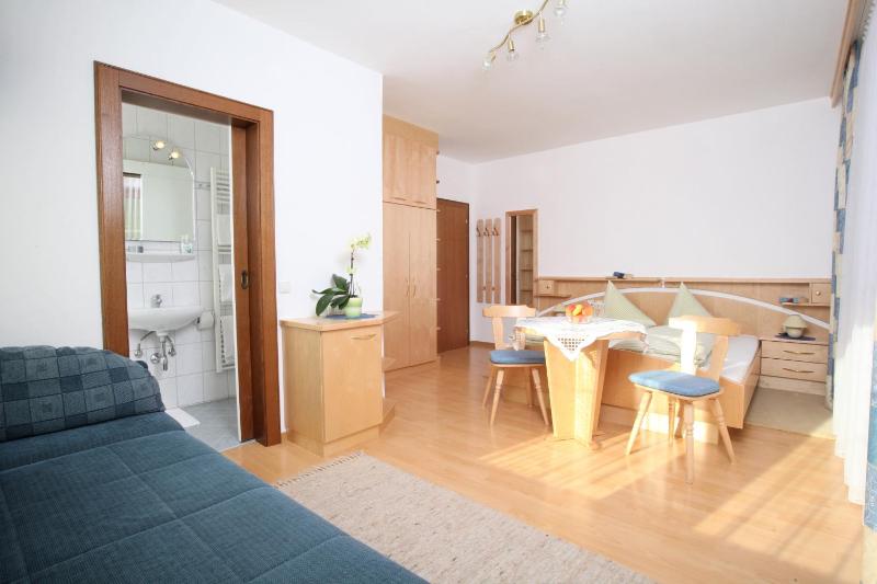 Double Room with Balcony image 4